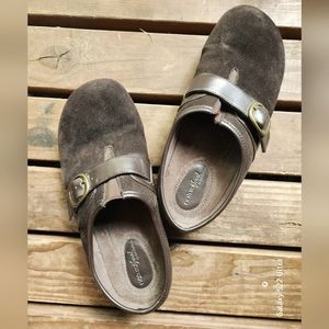 Women's Naturalizer Natural Soul Brown Slip-on Clogs, sz. 11